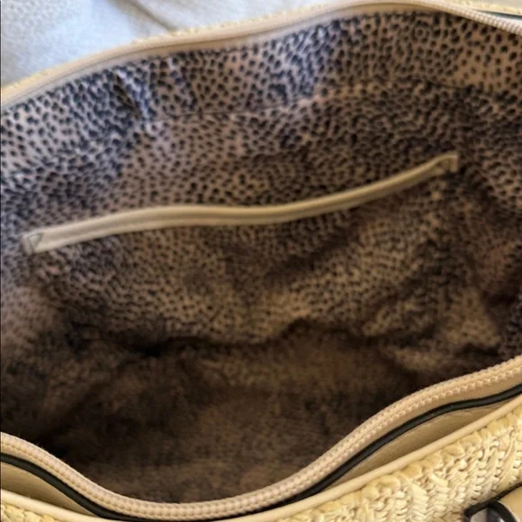 Isabelle Large Straw Zippered Tote with Interior Pockets - Picture 10 of 15